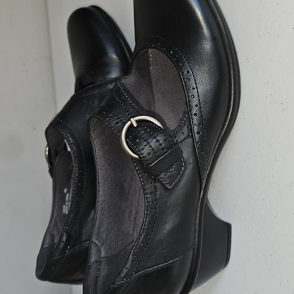 Clarks Bendables Wyld Mambo Mary Janes Black Buckle cutouts Size 8M VGUC Comfort - Picture 6 of 13